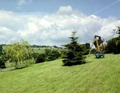 Jardin avec jeux pour les enfants